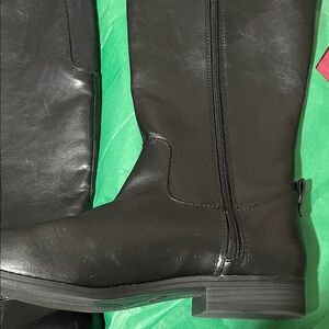 Elegant Black Knee Boots